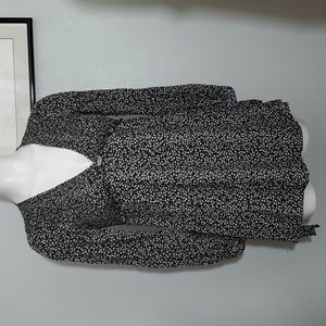 WILD FABLE Black/White Floral Long-Sleeve V-Neck Dress-EUC-Sz XS